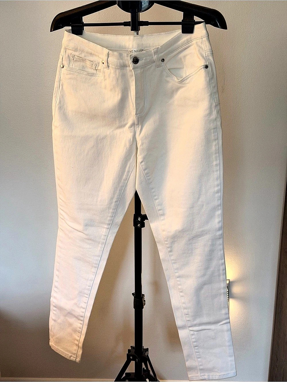 Venus Skinny Jeans in White Size 12S Like New